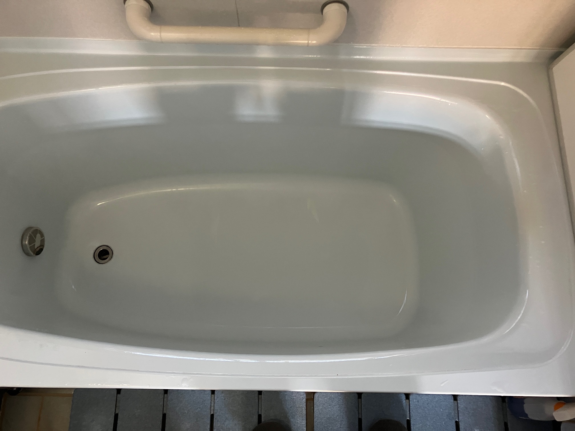 再塗装後のホーロー浴槽 全体の様子