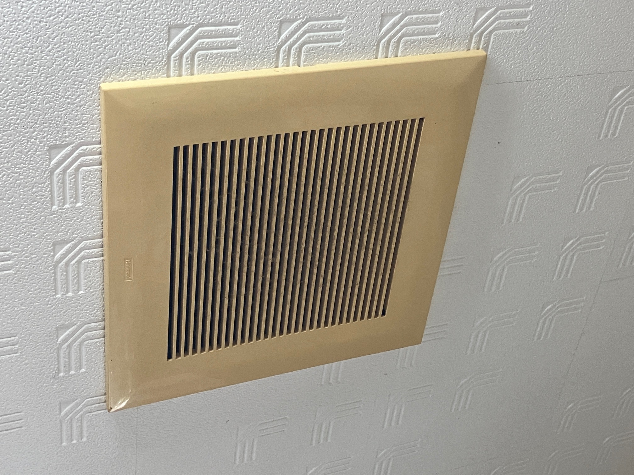 換気扇カバーの掃除作業