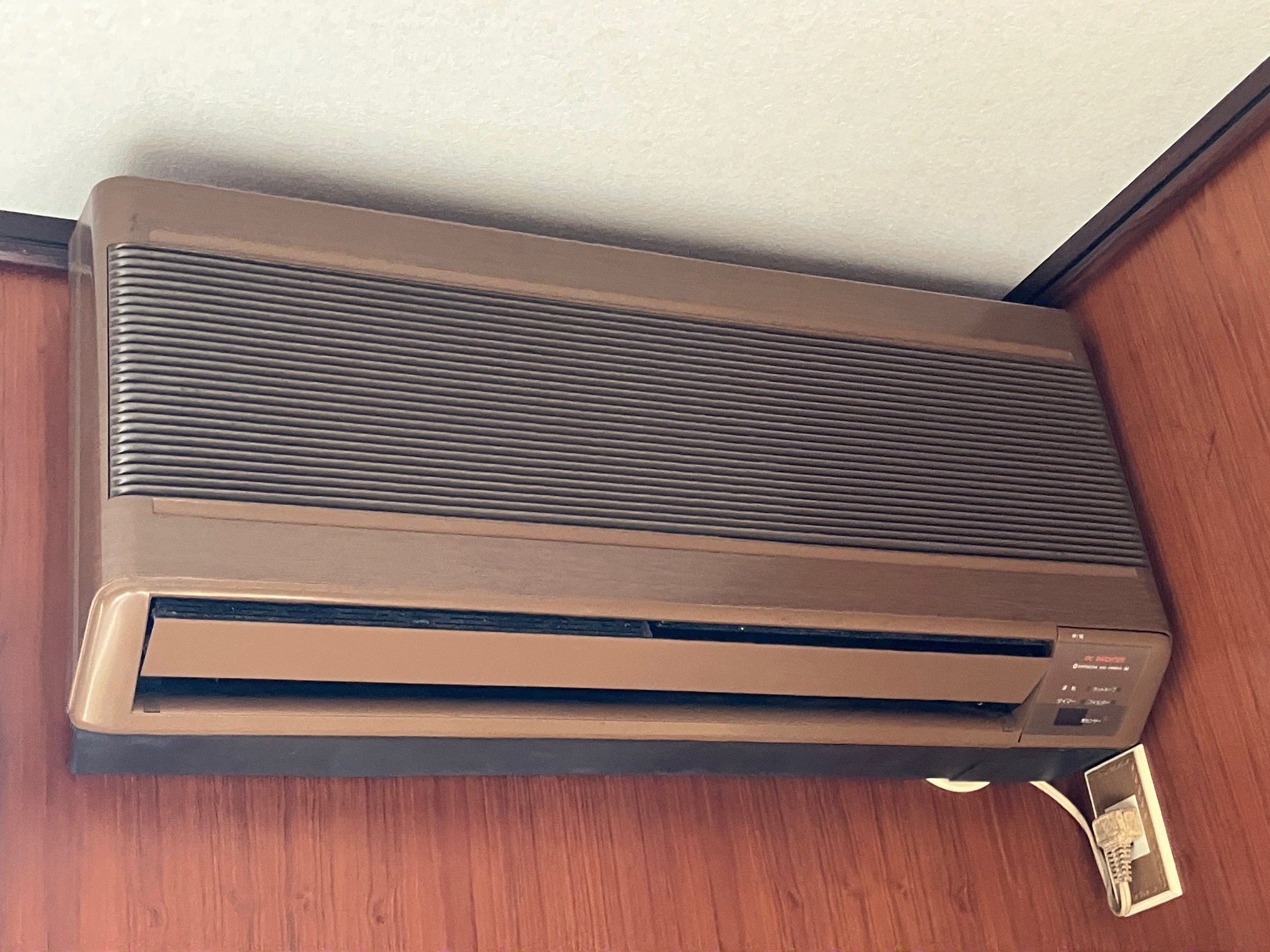 家庭で使用されている既設のエアコン（2027年問題の説明用）